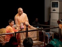 Om_Swami_Bday_005_A744722-scaled