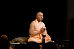 Om_Swami_Bday_007_A744770-scaled