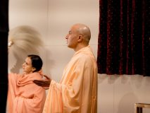 Om_Swami_Bday_009_A744798-scaled