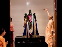 Om_Swami_Bday_021_A745062-scaled